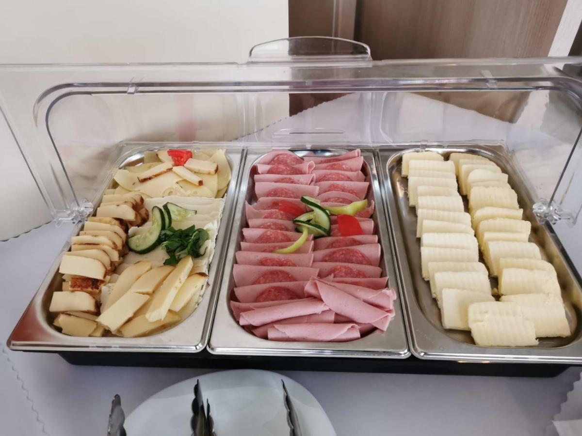 Liptovský Mikuláš Hotel Poludnica المظهر الخارجي الصورة