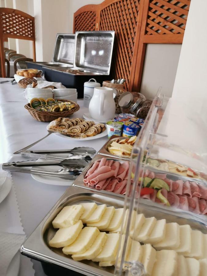 Liptovský Mikuláš Hotel Poludnica المظهر الخارجي الصورة