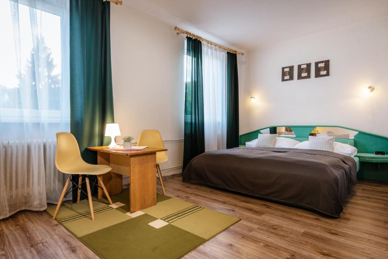 Liptovský Mikuláš Hotel Poludnica المظهر الخارجي الصورة